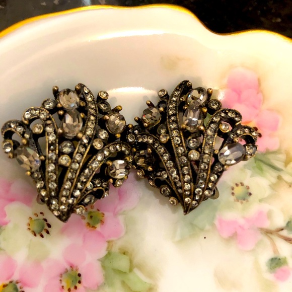 Heidi Daus Rhinestone and misty gray crystal clip on earrings, very secure. - Picture 1 of 8